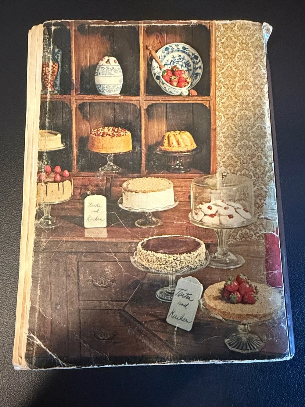 Favorite Recipes from Country Kitchens: Desserts